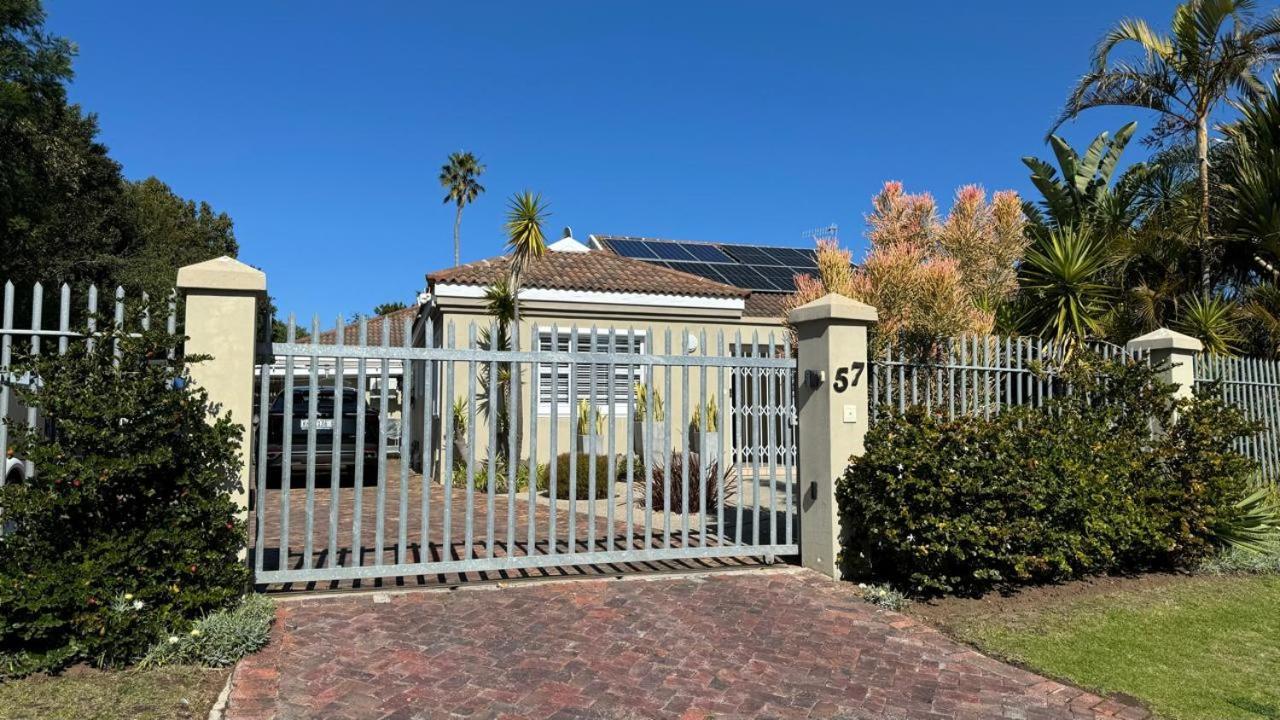 Plett57 - Self Catering - Room No2 Плетенбърг Бей Екстериор снимка